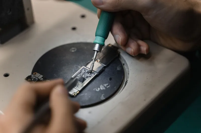 Solder, Customize, Repeat: Inside the Taiwan-Fueled American Vape Modding Scene